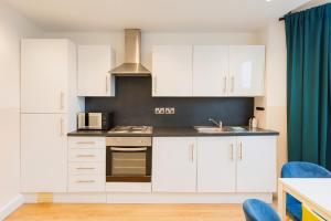 Duplex Apartment For Up to 13 Near City Centre