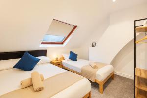 Duplex Apartment For Up to 13 Near City Centre