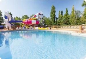Campings Mobil home en Provence - Camping 4 etoiles- 2 chambres -4 a 6 pers-clim-terrasse-TV : photos des chambres