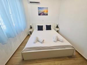 Modern Balcony Apartment , Delta Hospitality