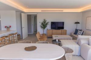 GINVA - Luxury Beachfront Apartment
