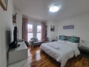 Comfy Rooms Close to Airport