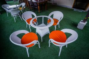 THE Grahil Hotel & Restaurant !Awarded Hotel ! BALCONY ROOMS With BEST Valley View Roof top Cafe ! Near JW Marriott Mussoorie