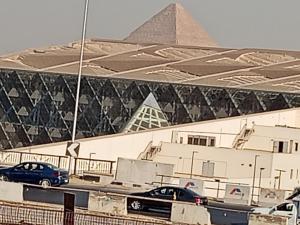 Happy hotel pyramids inn