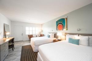 Deluxe Queen Room room in Blue Marlin Motel