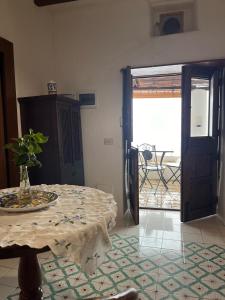 Traditional Eolian House Luna - Unique experience