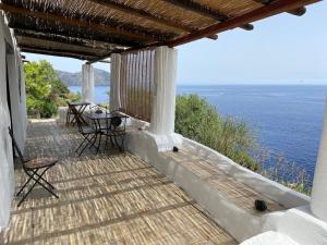 Traditional Eolian House Luna - Unique experience