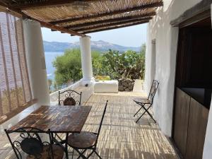 Traditional Eolian House Luna - Unique experience