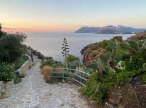 Traditional Eolian House Luna - Unique experience