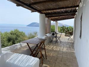 Traditional Eolian House Luna - Unique experience