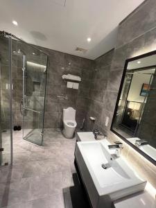 The Saphire Palace by Anna Vũ