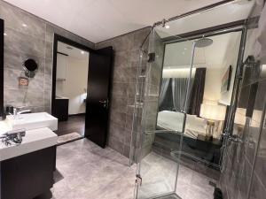 The Saphire Palace by Anna Vũ