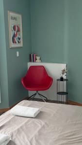 A1 - Kings Big Room - Warsaw City Haven - Shared Bathrooms - self check-in