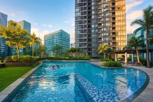 Elegant and Modern 3BR Penthouse in Uptown BGC