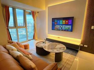Elegant and Modern 3BR Penthouse in Uptown BGC