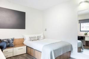 Student Only Silver Ensuite Mid Level at Highbury I