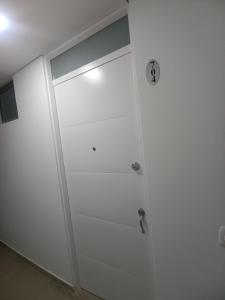 Apartaestudio amoblado, Edificio Avanzzare T2-704