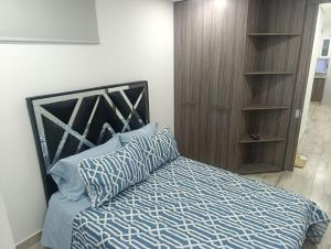 Apartaestudio amoblado, Edificio Avanzzare T2-704