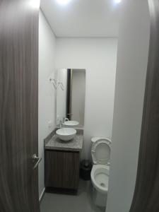 Apartaestudio amoblado, Edificio Avanzzare T2-704