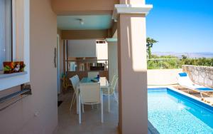 Pyrgos Spring pool apartment