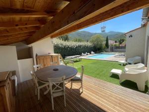 Maisons de vacances Maison avec piscine entre plage et montagne : photos des chambres