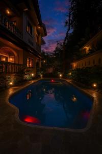Tagaytay Resthouse with Swimming Pool, Billiards up to 15pax