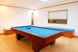 Tagaytay Resthouse with Swimming Pool, Billiards up to 15pax