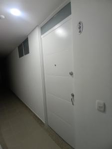 Apartaestudio amoblado, Edificio Avanzzare T2-504