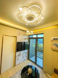 Modern 1BR Stay near Solaire, Okada, near Airport