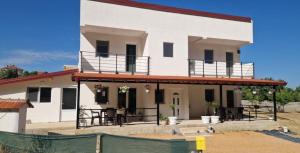 The Brothers Villa