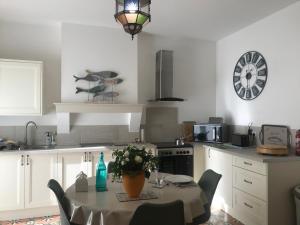 Winemakers House - Sunny Patio in seaside village Top Quality