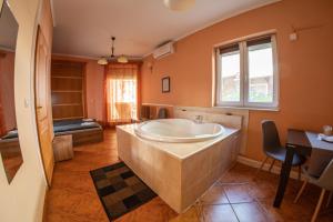 Deluxe Double Room with Bath - First Floor room in Villamerica