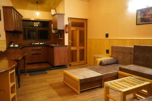 Echo 1BR close to Mall Road and Naini Lake