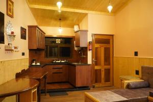 Echo 1BR close to Mall Road and Naini Lake