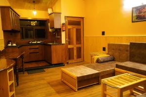 Echo 1BR close to Mall Road and Naini Lake