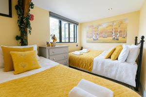 Forest 2BR Apt gated free Parking 2 acres Garden