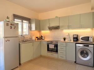 Lovely holiday home,Kapparis,2 swimming pools,Wifi