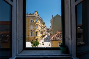 Split Ann Apartments