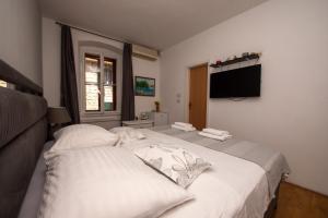 Split Ann Apartments