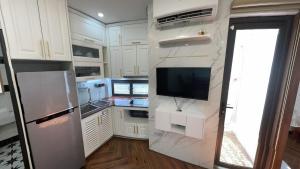 2BR Getaway By Train Street