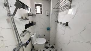 2BR Getaway By Train Street