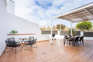 Villa de 4 dormitorios, moderna y nueva, con aire acondicionado, cerca del mar y playa - Casa Maravilla