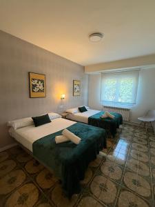 Casa Grande do Costureiro-Para Grupos en Portomarín con Terraza y Vistas