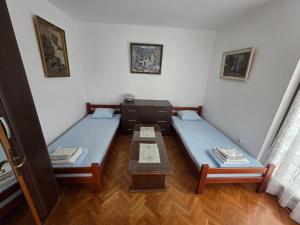 Laurel Apartment See View