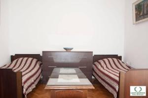 Laurel Apartment See View