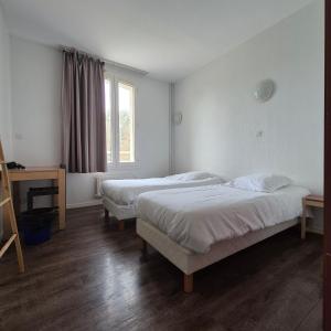 Maisons de vacances Centre de Vacances CPCV Normandie a 50 metres de la plage de Houlgate : photos des chambres