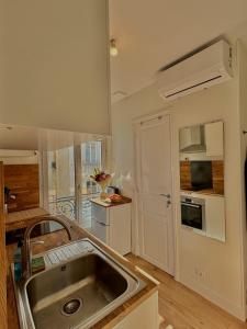 Paris 75014, France