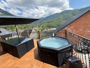Gite boutx avec Jacuzzi 12 personnes 5 LITS DOUBLES ET 1 CANAPE LIT