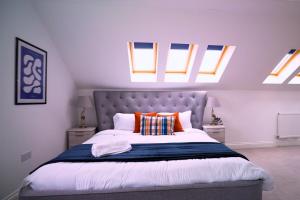 Grandeur at Kennedy-Trendy Getaway-5 Bedrooms- Sleeps 9-WiFi- Parking