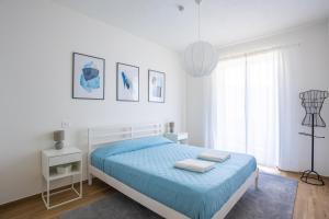 The Window on the Lake - Balcony Beaches Playground